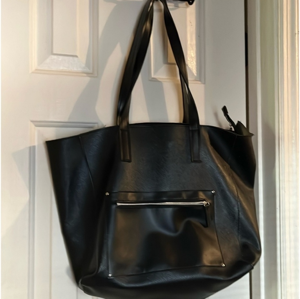 BATH AND BODY WORKS BLACK TOTE